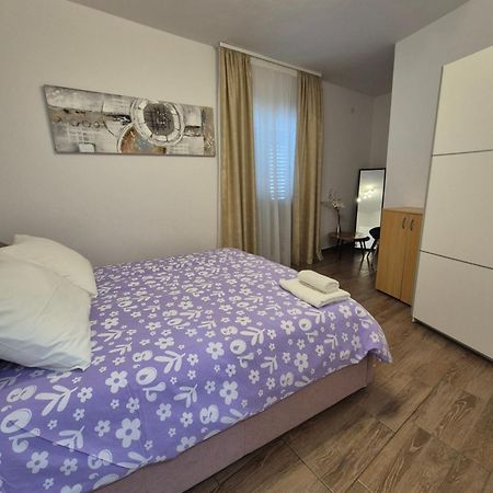 Apartman Smoljic 4+2 Примоштен Екстер'єр фото